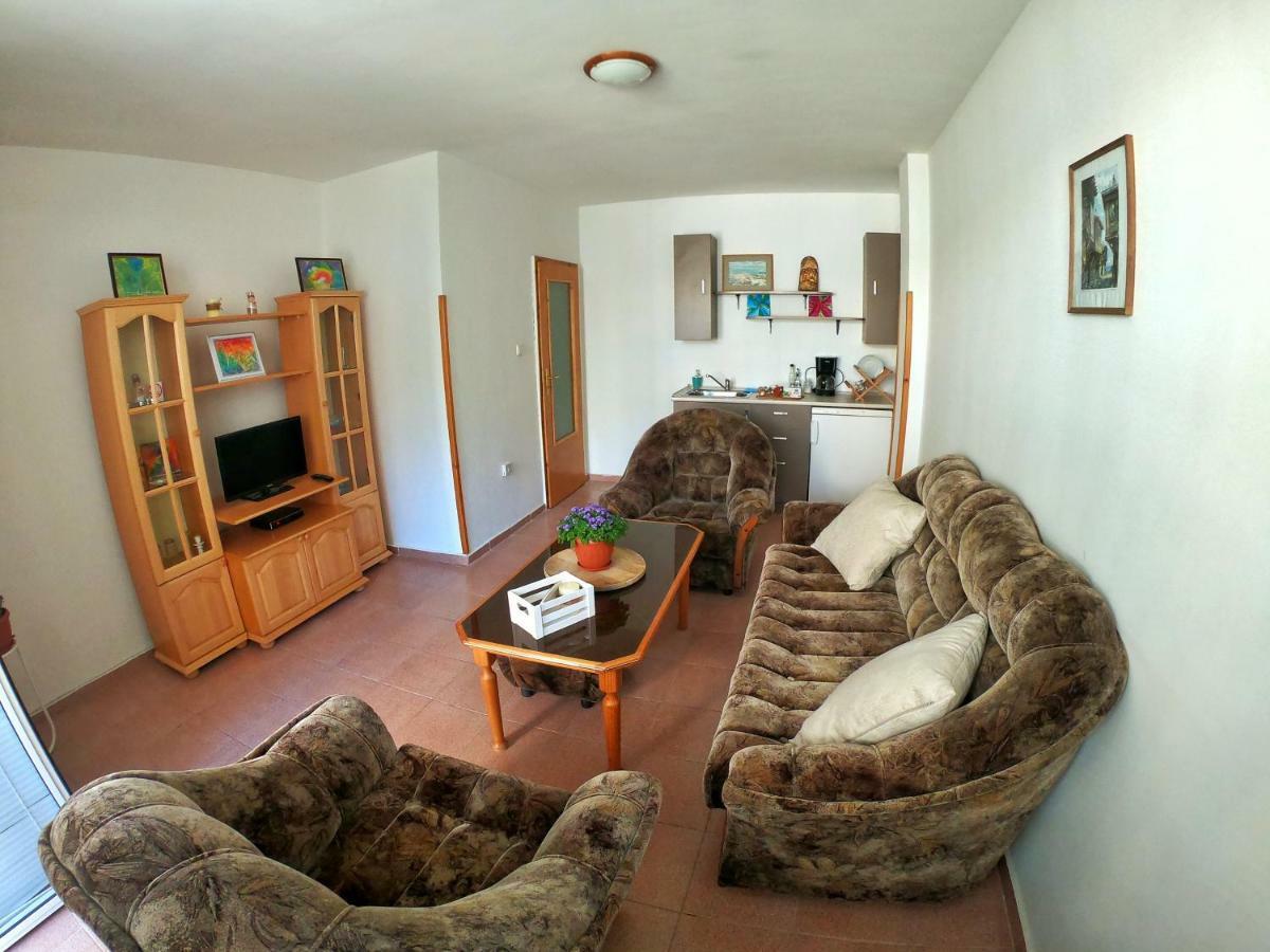 Apartment In St. Vlas With Terrace Sveti Vlas Exterior foto